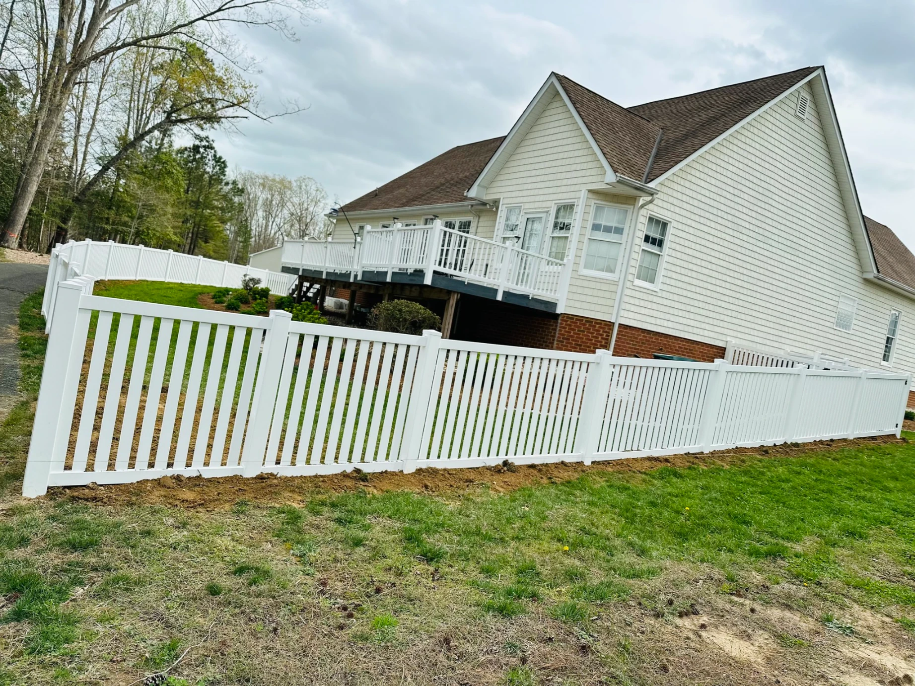 Benefits of Installing a Vinyl Fence